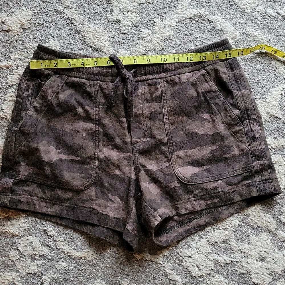 Athleta Farallon Camo Shorts 8